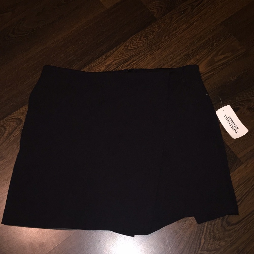 NWT Black knit short skirt